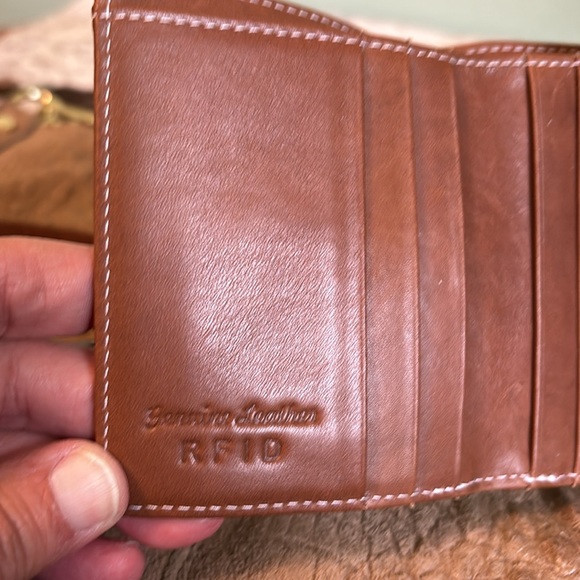 Alligator hide appearance pursed with hair on hide RFID wallet - Picture 7 of 9